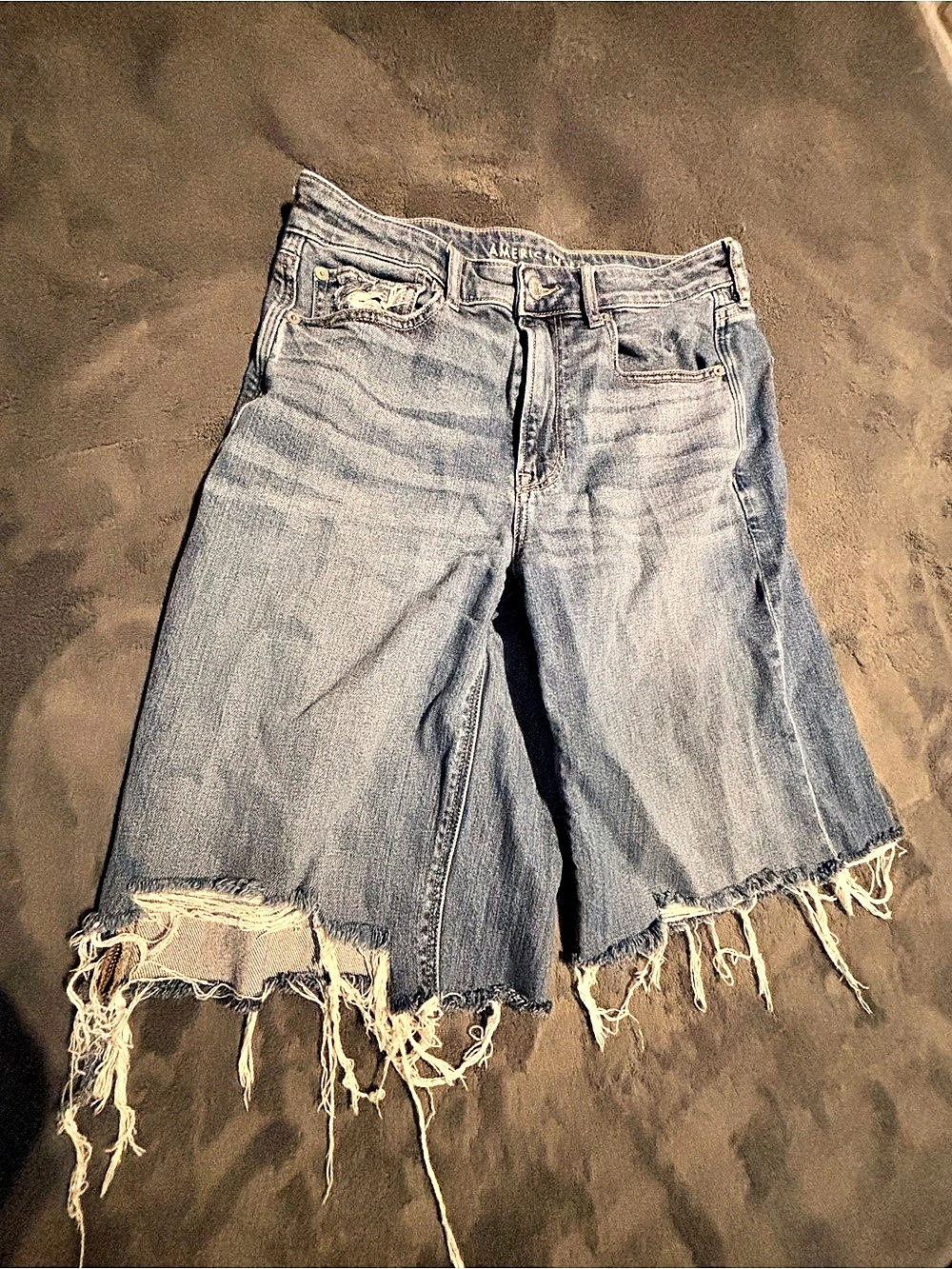 American Eagle Denim Shorts Frayed in Blue Size 6